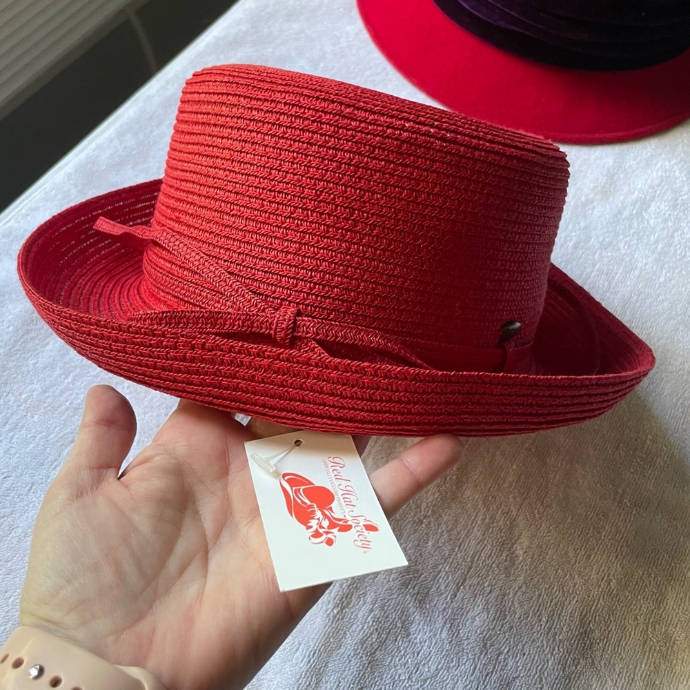 Women's Red Scala Hat - Picture 3 of 4